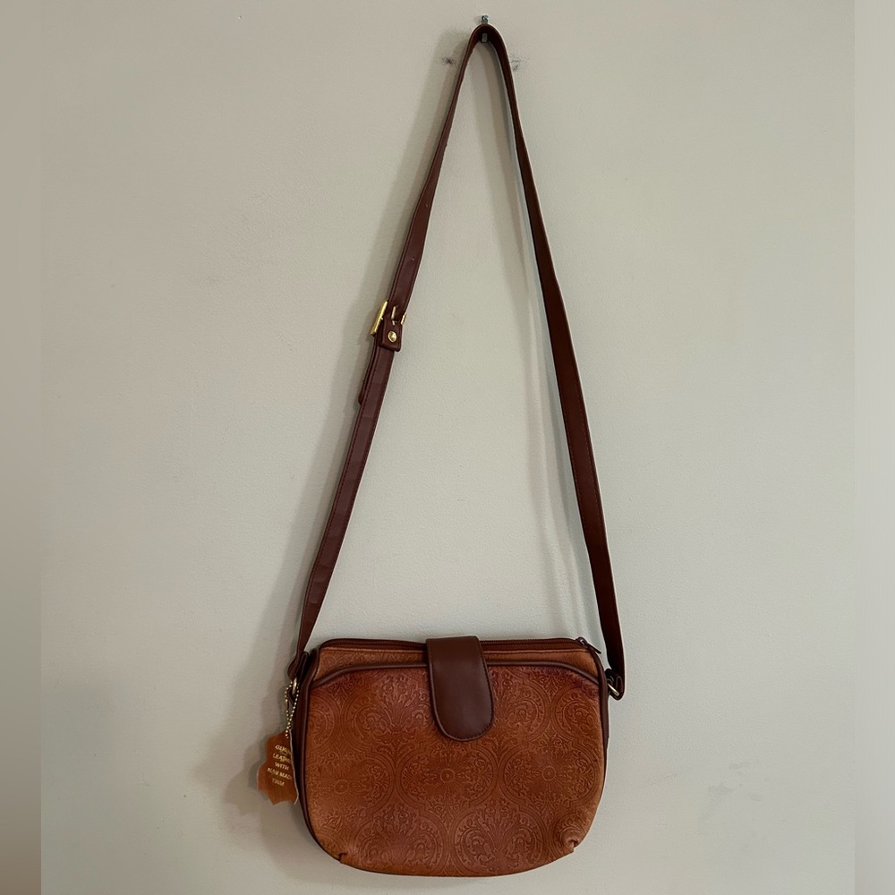 Maggie Lawrence Leather Crossbody Purse Bag 10” wide x 8” long x 2” deep